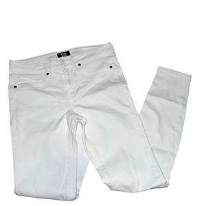 Bebe White jeans size 27 With metal accents and measurements included
